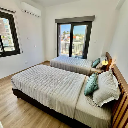Luxury 2 Bedroom With 2 Balconys And Seaview Апартаменты Пафос