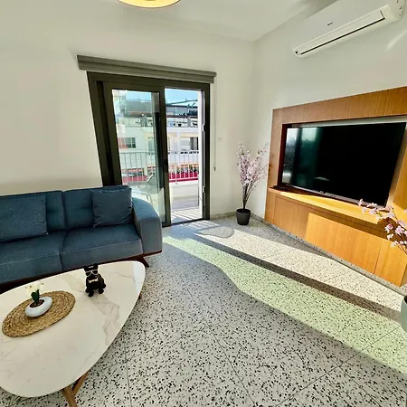 Luxury 2 Bedroom With 2 Balconys And Seaview Апартаменты Пафос
