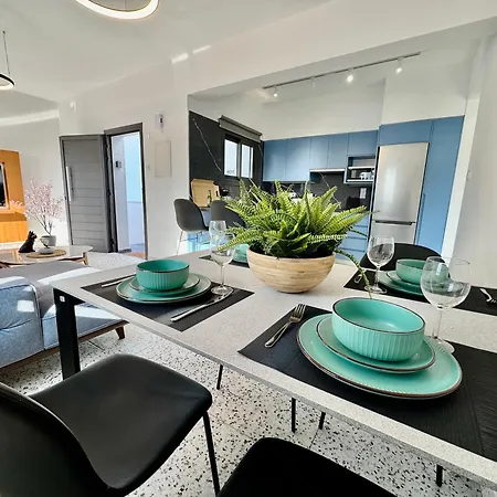 Апартаменты Luxury 2 Bedroom With 2 Balconys And Seaview Пафос