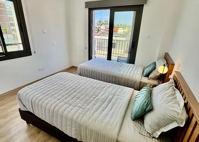 Luxury 2 Bedroom With 2 Balconys And Seaview Lägenhet Paphos