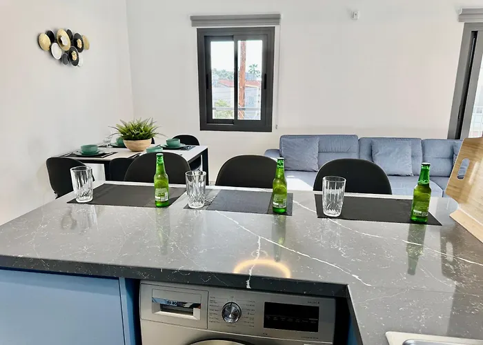 Luxury 2 Bedroom With 2 Balconys And Seaview Paphos