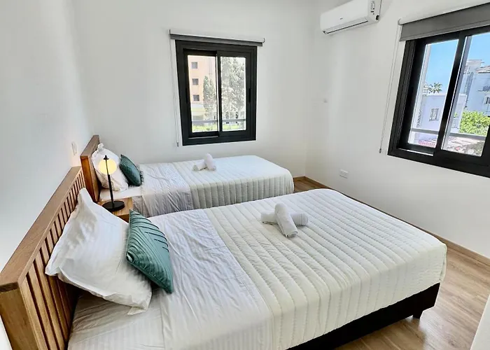 Luxury 2 Bedroom With 2 Balconys And Seaview Paphos