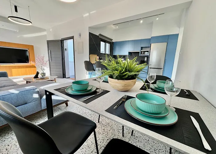 Lägenhet Luxury 2 Bedroom With 2 Balconys And Seaview Paphos