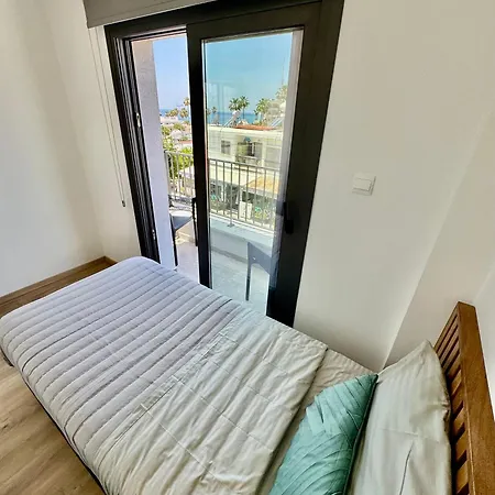 Apartment Luxury 2 Bedroom With 2 Balconys And Seaview